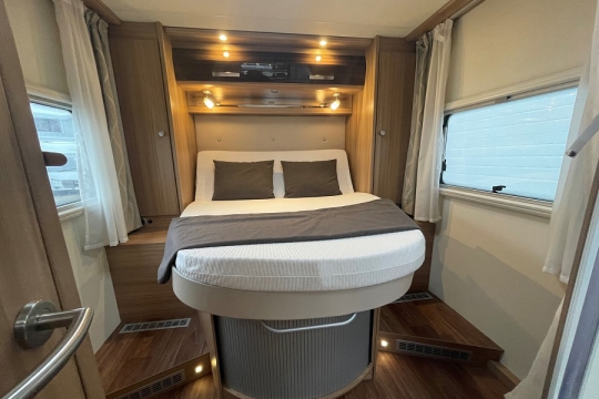 knaus-sunti-700-interior-bedroom.jpg