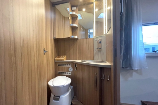 knaus-sunti-700-interior-washroom.jpg