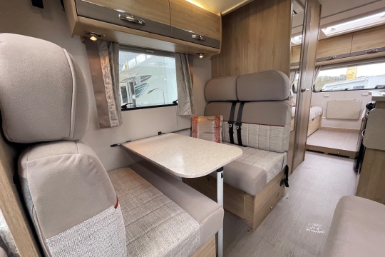 elddis-evolution-196-interior-dinette.jpg