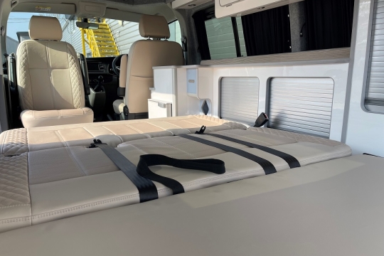 vw-camperking-le-mans-interior-to-front.jpg