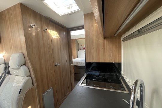 bailey-approach-autograph-79-4-interior-kitchen-back.jpg