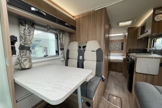 bessacarr-hi-style-494-interior-dinette.jpg