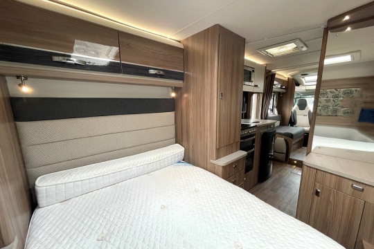 bessacarr-hi-style-494-interior-bed.jpg