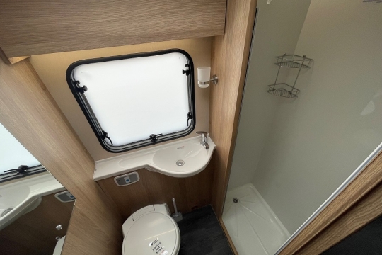 auto-trail-imala-734-interior-washroom.jpg