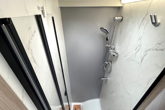 swift-voyager-594-interior-shower.jpg