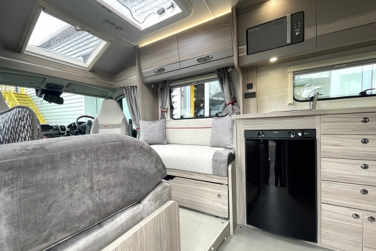 elddis-majestic-155-interior-from-hab-door.jpg