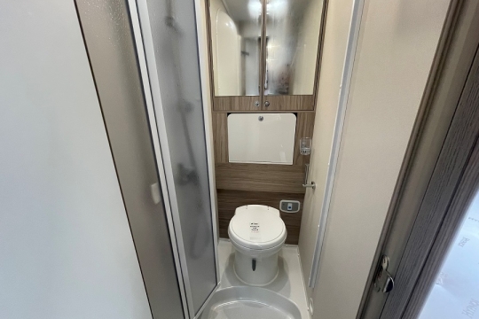 elddis-majestic-155-interior-washroom-2.jpg