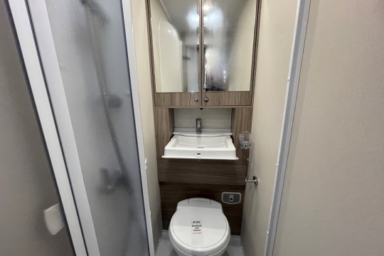 elddis-majestic-155-interior-washroom-1.jpg