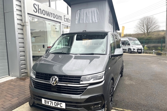 vw-transporter-all-seasons-exterior-front-roof.jpg