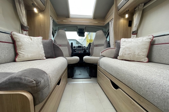 elddis-majestic-194-interior-front-lounge.jpg