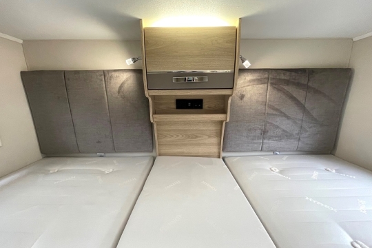 elddis-majestic-194-interior-headboard.jpg
