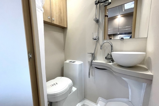 elddis-majestic-194-interior-washroom-2.jpg