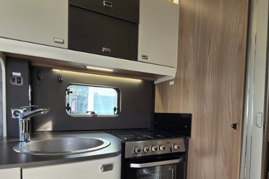 Swift-Voyager-540-Kitchen.jpg