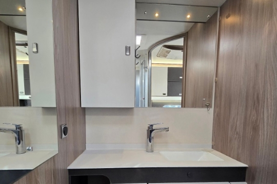 Swift-Voyager-540-Washroom-2.jpg