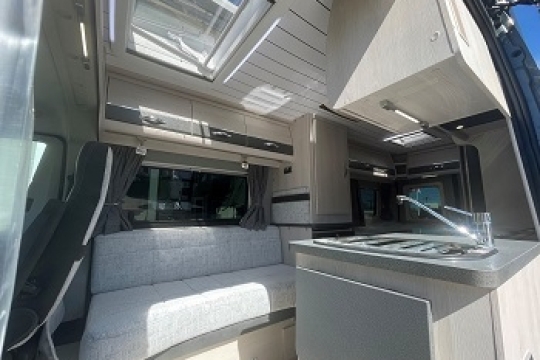 SMALL-auto-sleepers-kingham-interior-from-door - Copy.jpg