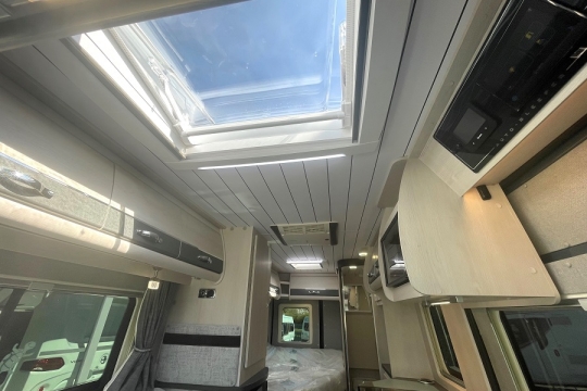 auto-sleepers-kingham-interior-roof-lights.jpg