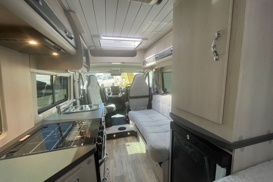 auto-sleepers-kingham-interior-to-front.jpg