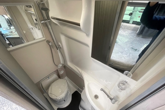 auto-sleepers-kingham-interior-bathroom.jpg