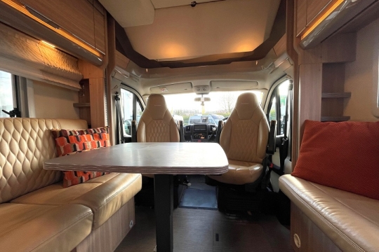 burstner-ixeo-t680g-interior-front.jpg