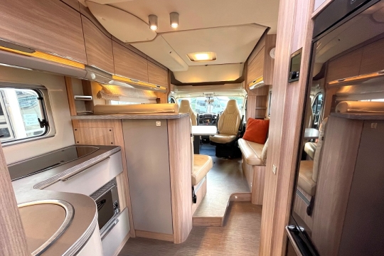burstner-ixeo-t680g-interior-to-front.jpg