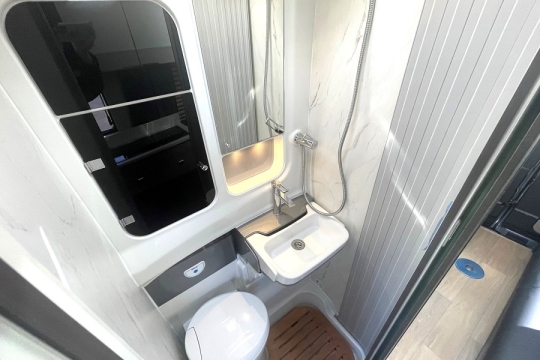swift-trekker-xl-interior-washroom.jpg