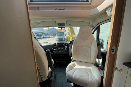 bailey-autograph-68-2-exterior-cab.jpg