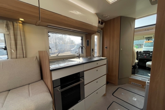 bailey-autograph-68-2-interior-kitchen.jpg