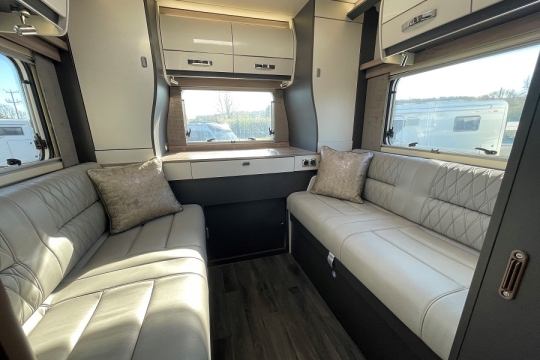 swift-kontiki-774-interior-lounge.jpg