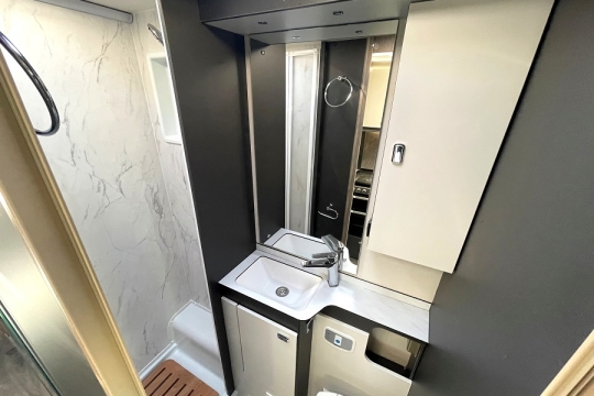 swift-kontiki-774-interior-washroom.jpg
