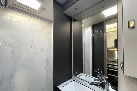 swift-kontiki-774-interior-shower.jpg