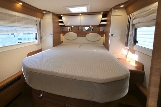 small-carthago-chic-c-line-interior-bed.jpg
