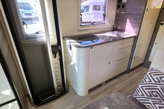 rimor-evo-5-interior-kitchen.jpg