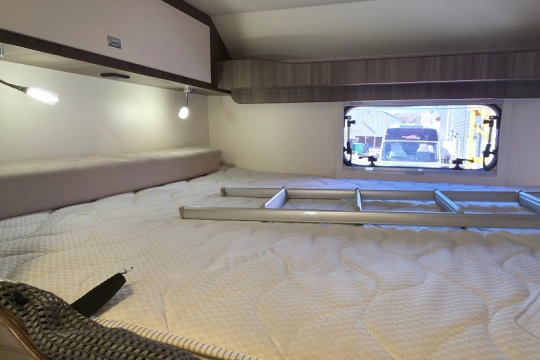 rimor-evo-5-interior-bed.jpg