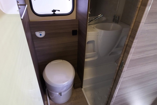rimor-evo-5-interior-washroom.jpg