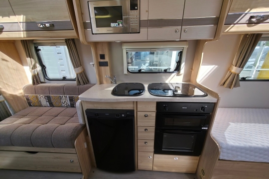 elddis-evolution-185-interior-kitchen.jpg