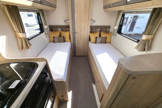 elddis-evolution-185-interior-beds.jpg