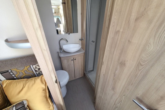 elddis-evolution-185-interior-bathroom.jpg