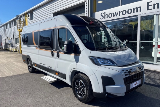 malibu-van-640-le-rb-exterior-front-side.jpg