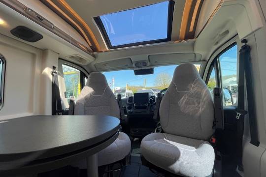 malibu-van-640-le-rb-interior-front-cab.jpg