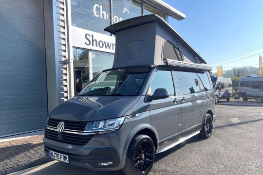 vw-autohaus-ashton-exterior-front-side-2.jpg