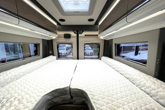 swift-carrera-194-interior-bed.jpg
