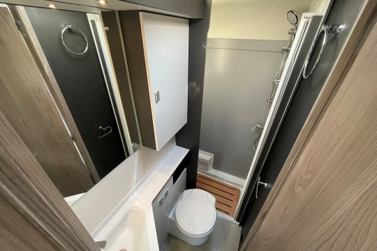 swift-voyager-564-interior-bathroom.jpg