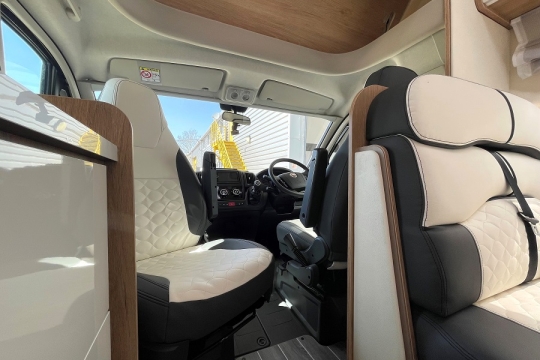 rollerteam-autoroller-746-interior-cab.jpg