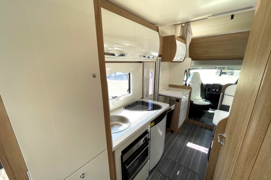 rollerteam-autoroller-746-interior-hab-door-side.jpg