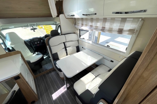 rollerteam-autoroller-746-interior-lounge-front.jpg