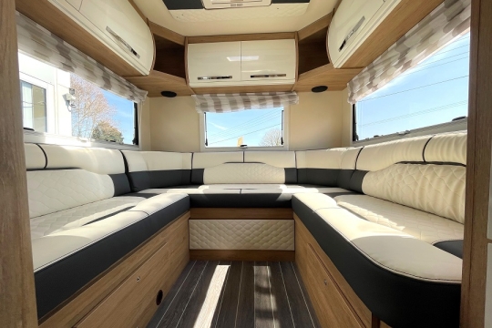 rollerteam-autoroller-746-interior-lounge.jpg