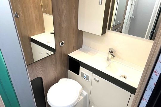 swift-escape-640-interior-bathroom.jpg