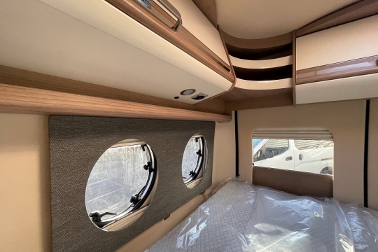 malibu-van-diversity-600-db-k-interior-port-hole-windows.jpg