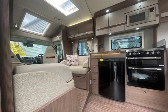elddis-majestic-285-interior-from-door.jpg