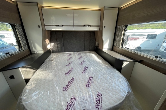 swift-escape-694-interior-bed.jpg